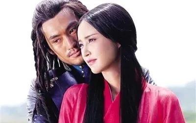 1164年，西辽女皇耶律普速完上下打量着风流倜傥的小叔子，脑海中突然有了一个大胆