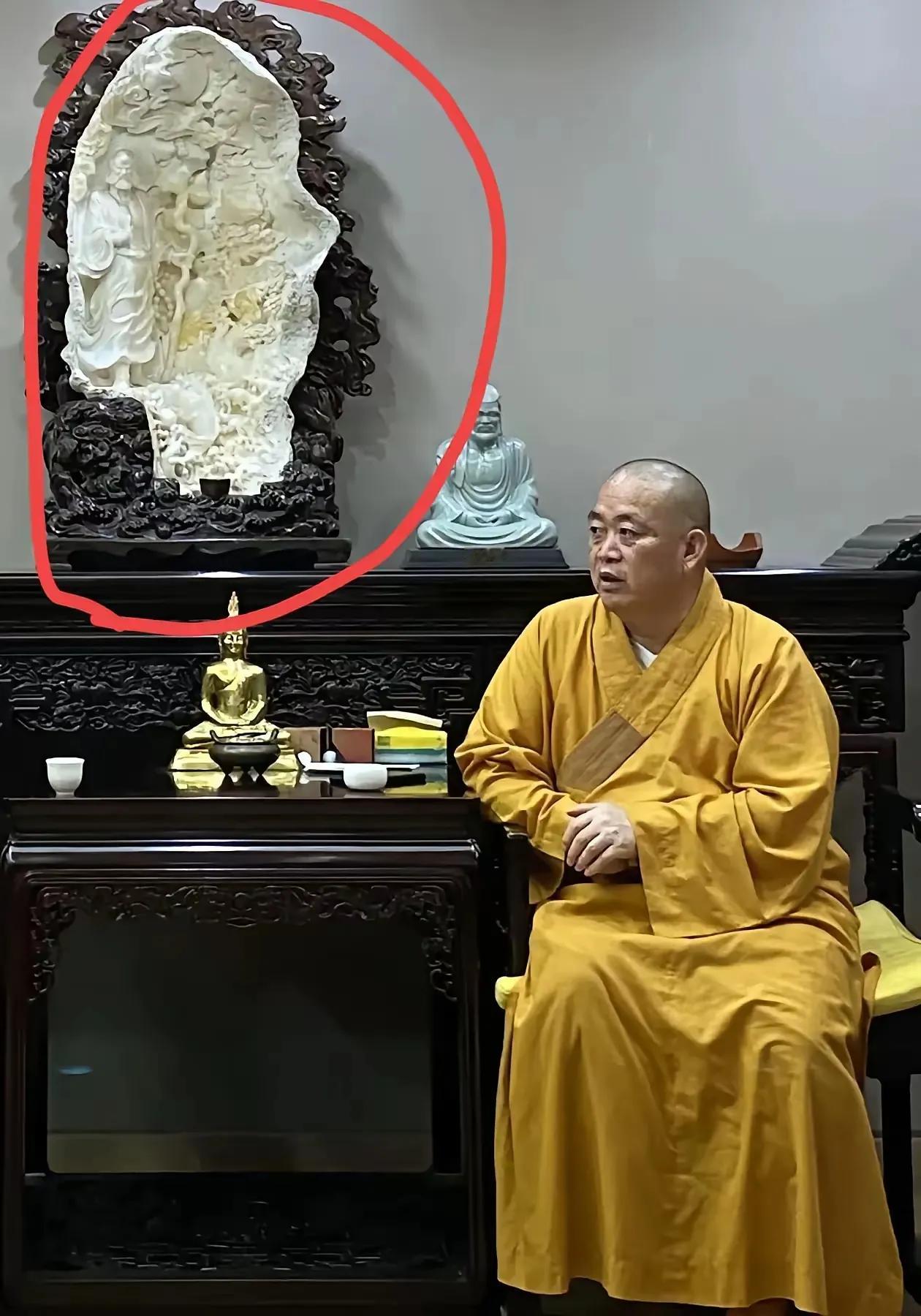 据说这叫砗磲！保护类海洋生物！要真追究起来，光这玩意儿就够他喝一壶的吧！！