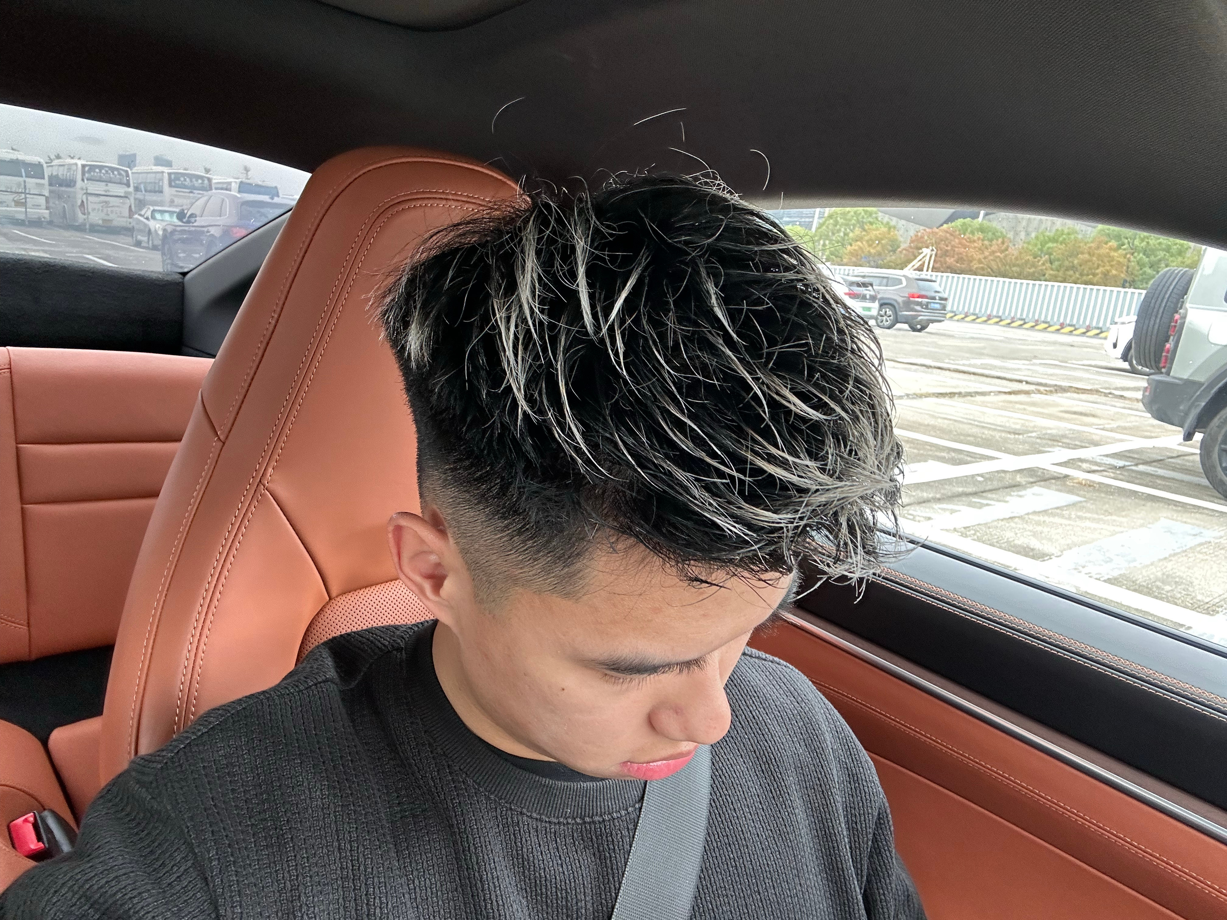 我应该是为数不多坐在这个车上还能为工作发愁的人不说了友友们，客户她刚付完代驾费，