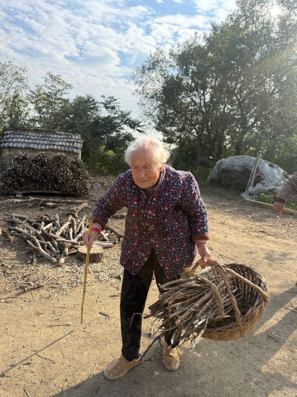 【，当地流传“铜井流金”千年传说】“106岁妈妈让80岁女儿不要太贪玩”引发网友