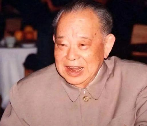 1975年，南京军区政委廖汉生中将刚到任，就察觉到一个奇怪的现象。他看见每次军区