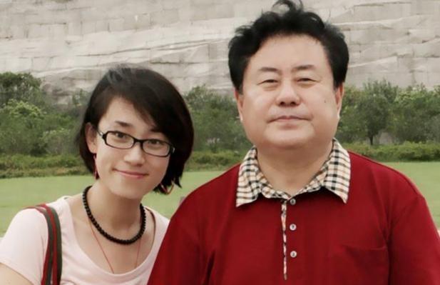 1981年，著名作曲家徐沛东向女友崔静求婚成功，然而到了领结婚证的那一天，徐沛东