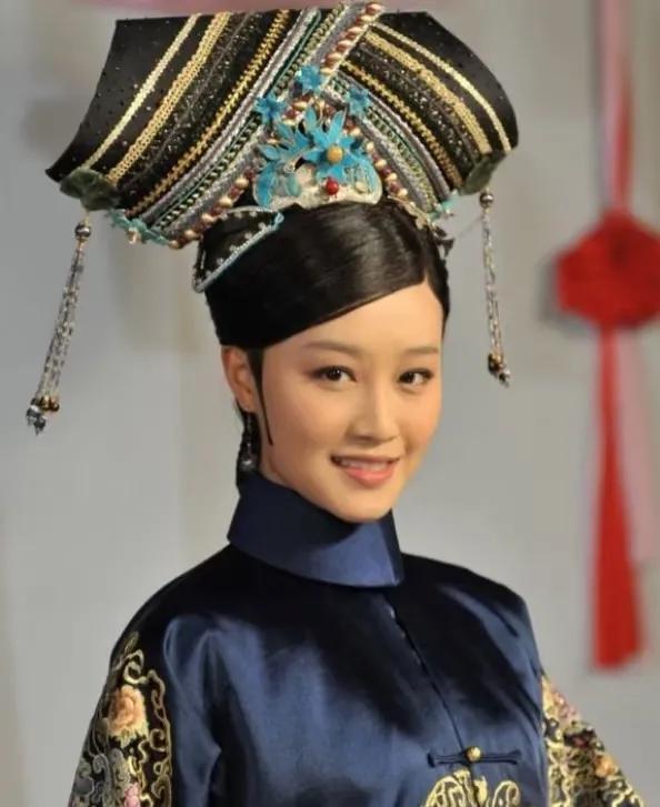 重温甄嬛传浣碧撞棺而亡的瞬间，看似是“为爱殉情”，实则是被皇权碾压到绝境的必然