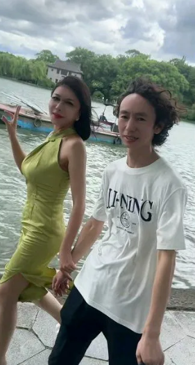 尽管龚玥菲为了庞麦郎付出了很多，（演唱会上为他伴舞，带他到处游玩）最终还是没能感