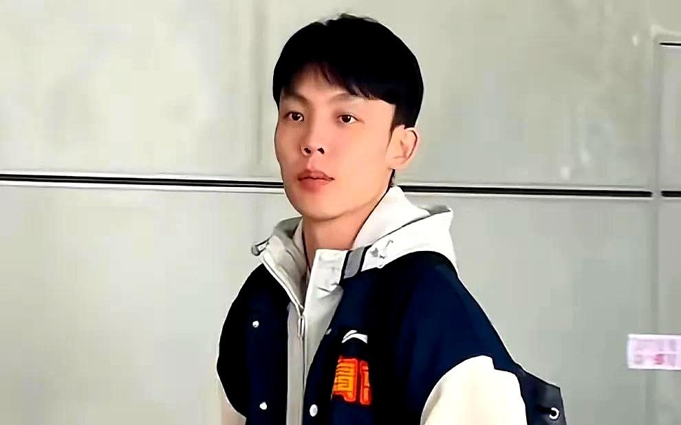 当一支队的当家人，合同却只剩最后一年时，真正的考题不是战术板，而是合同...