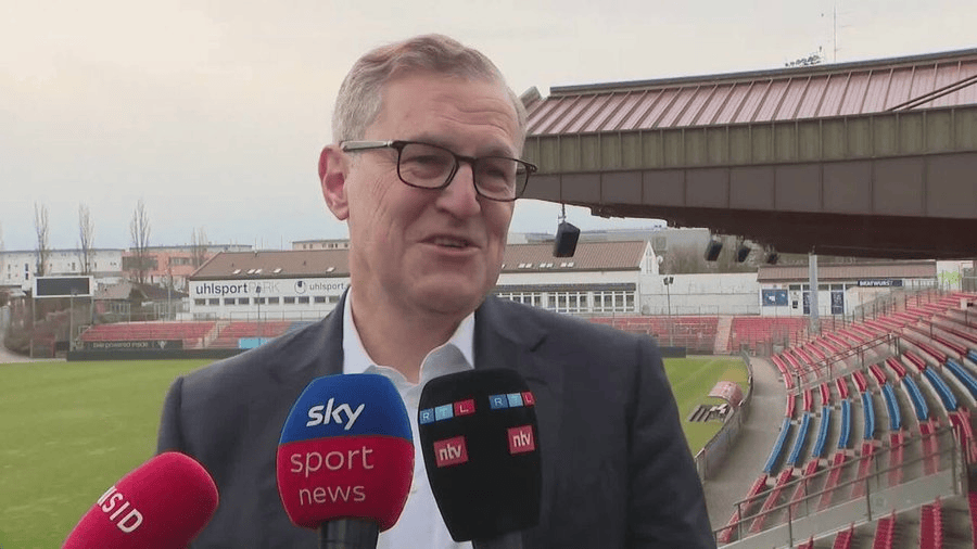 拜仁CEO: 我早说过, 阵容薄弱能让像卡尔这样的天才把握机会