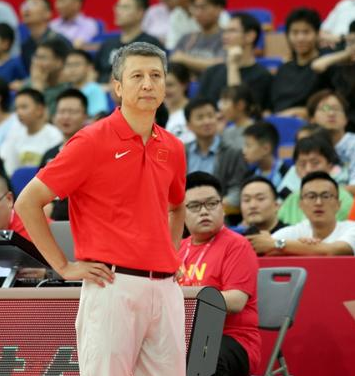 中国男篮主教练郭士强谈周琦张镇麟等人重返国家队对球队的帮助。他表示：“周琦、曾凡