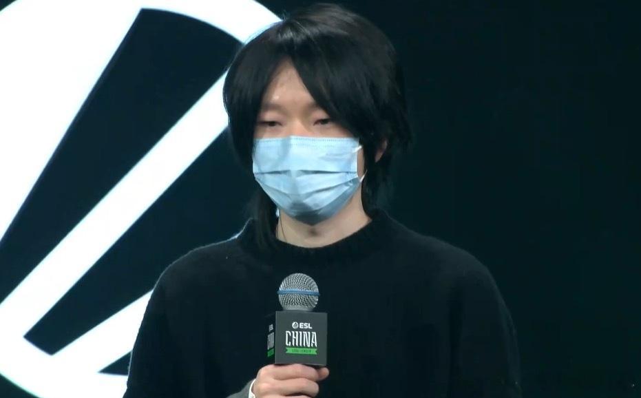 拒绝者赛后采访：我们之前可能游戏理解都不统一吧，然后分歧比较大，打得很乱。然后现