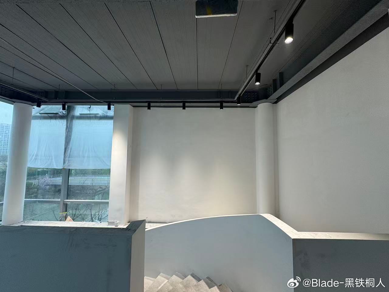 给各位股东汇报一下进度，弄的差不多了，估计再有一两个月就可以完工，散一下味道，下