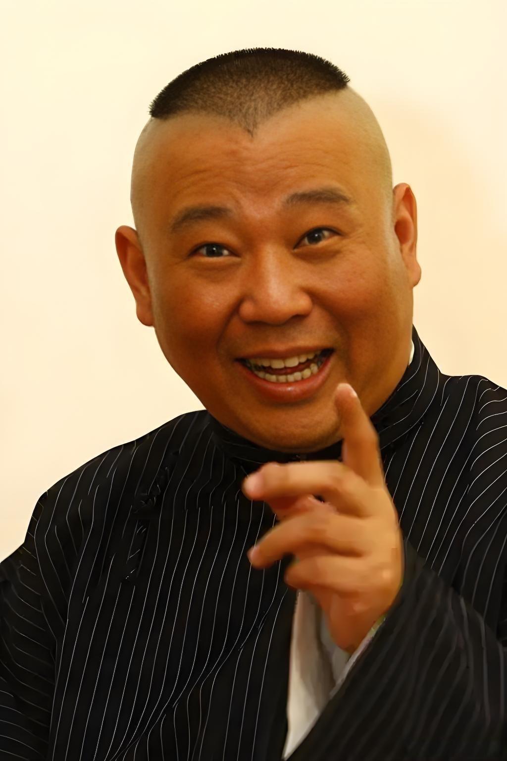 一个说相声的跑到上海去唱京剧，结果一不小心把人家天婵一夫舞台年度票房冠军给拿了，