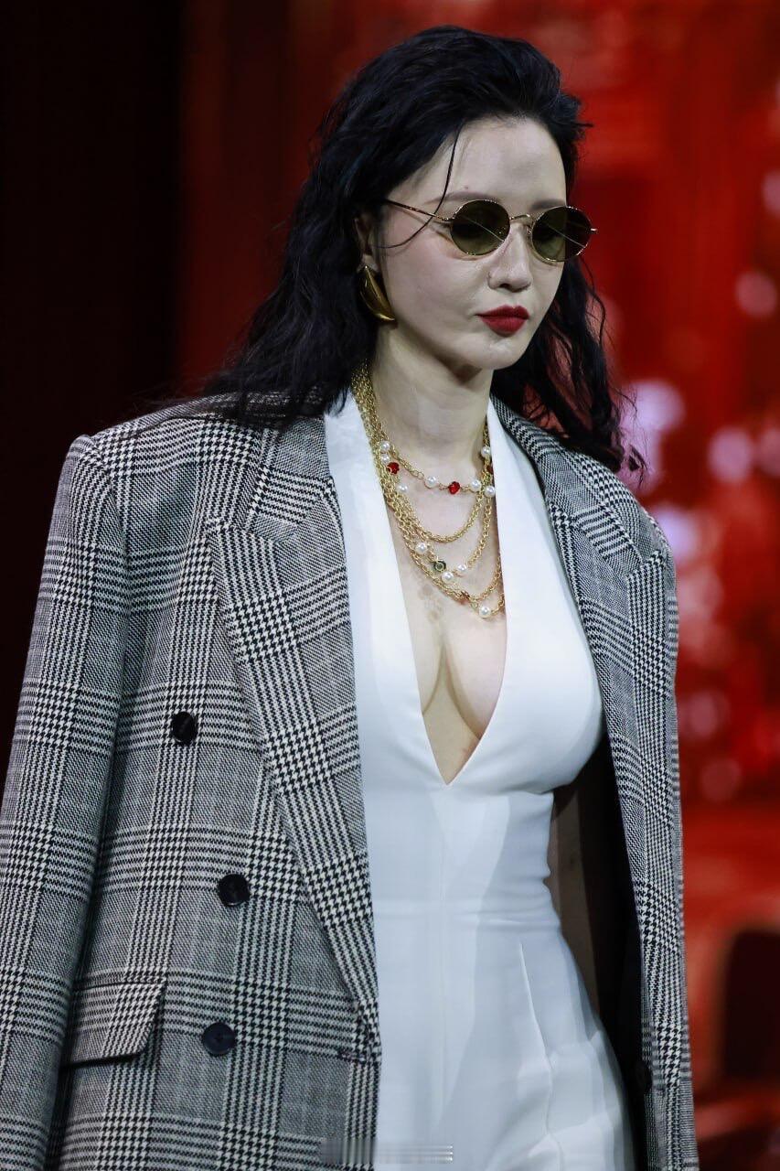 张曼玉这是什么神仙造型！太美了！