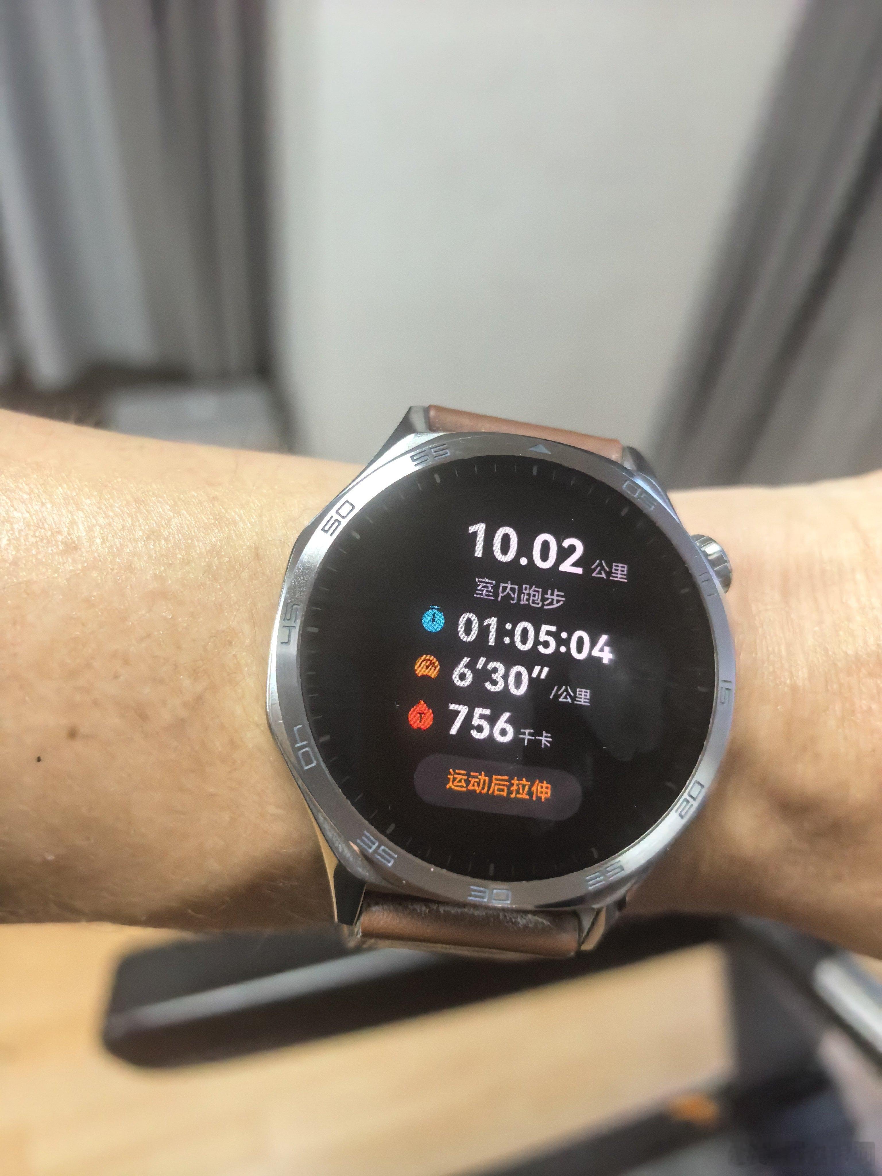 跑步机慢摇10k。即刻开跑