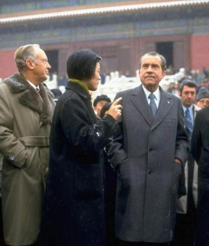 1976年，尼-克-松再度访华，该用什么规格接待他？毛泽东拍板：“他是中国人民的