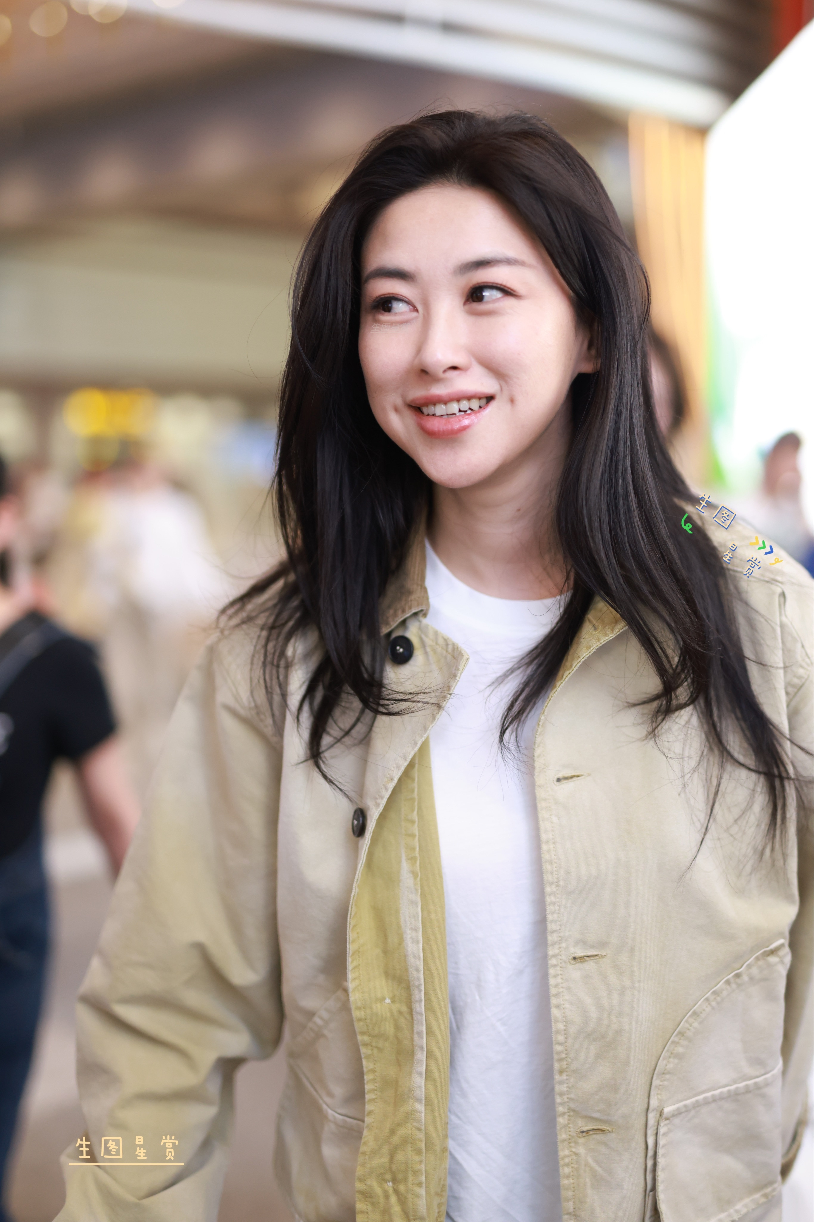 朱珠250517pek到达，机场look简约舒适，丽人出行💛​​​