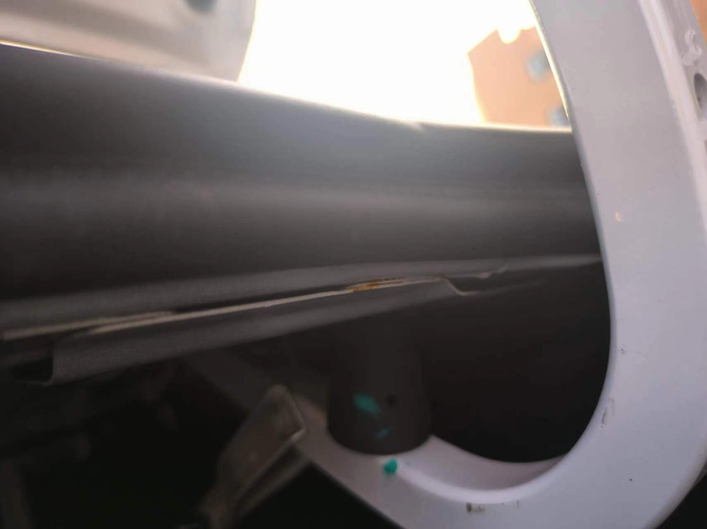 吉利帝豪四代后备箱之锈四代帝豪车友快看下后备箱有没有生锈迹