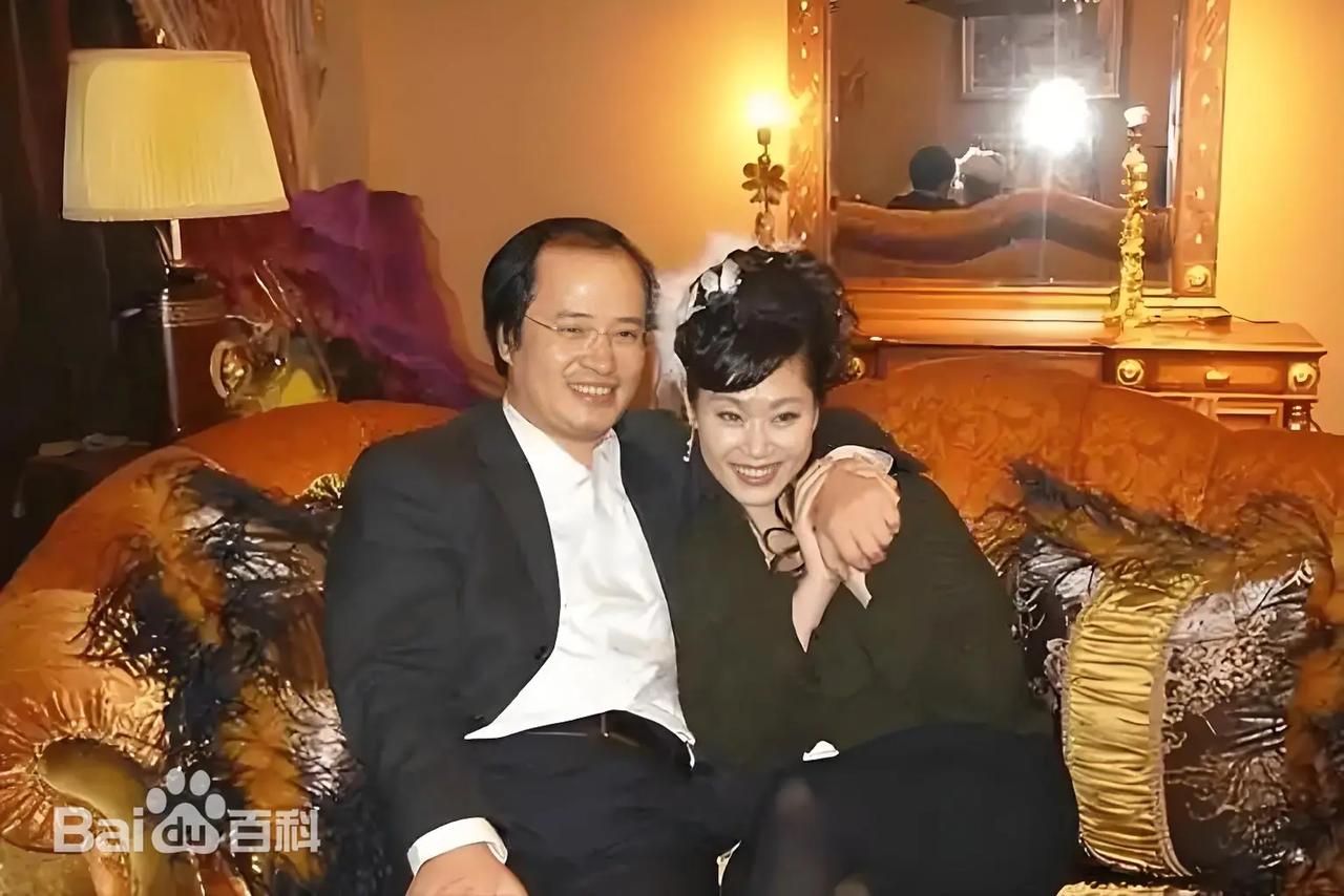 “你们看！我找了一个好弟弟…”那年，著名歌唱家于文华与小7岁的青年钢琴家李年洞房