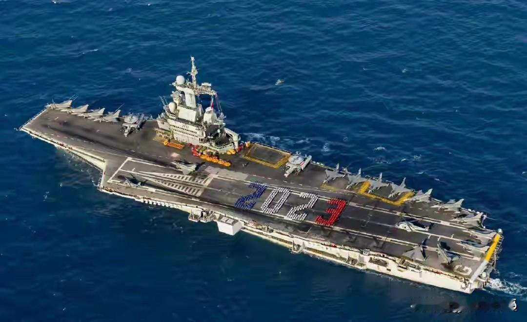 法国要造新航母，难度有多大！近日，法国宣布它的第二艘核动力航母已经开工建造。满