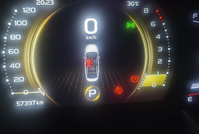 防碰撞预警灯ACC防碰撞预警灯亮了三月了，今天没事去四儿子店给解决了一下，AC