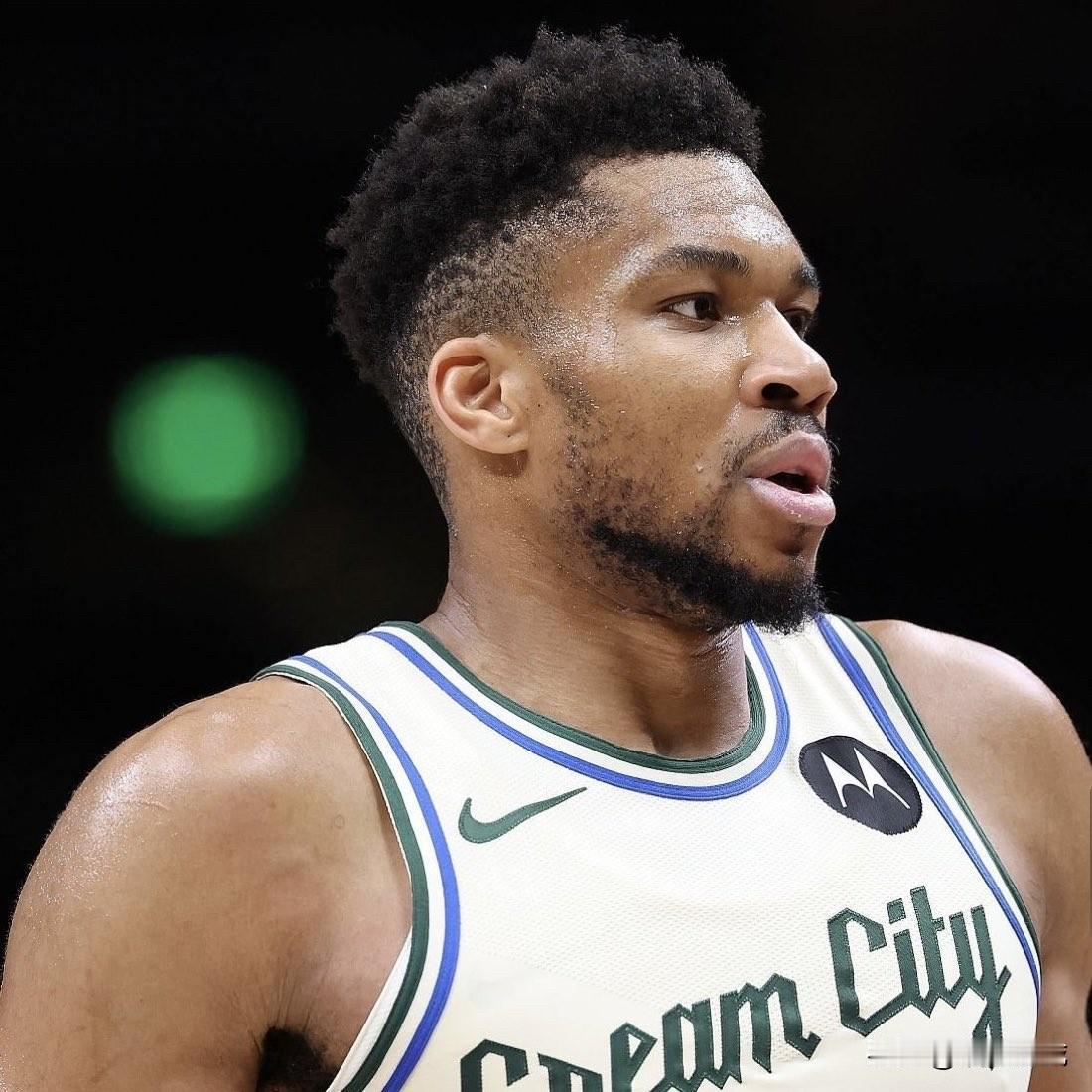 交易不来字母哥，勇士队为了交易而交易？据Shams大神报道，勇士队目前没有其