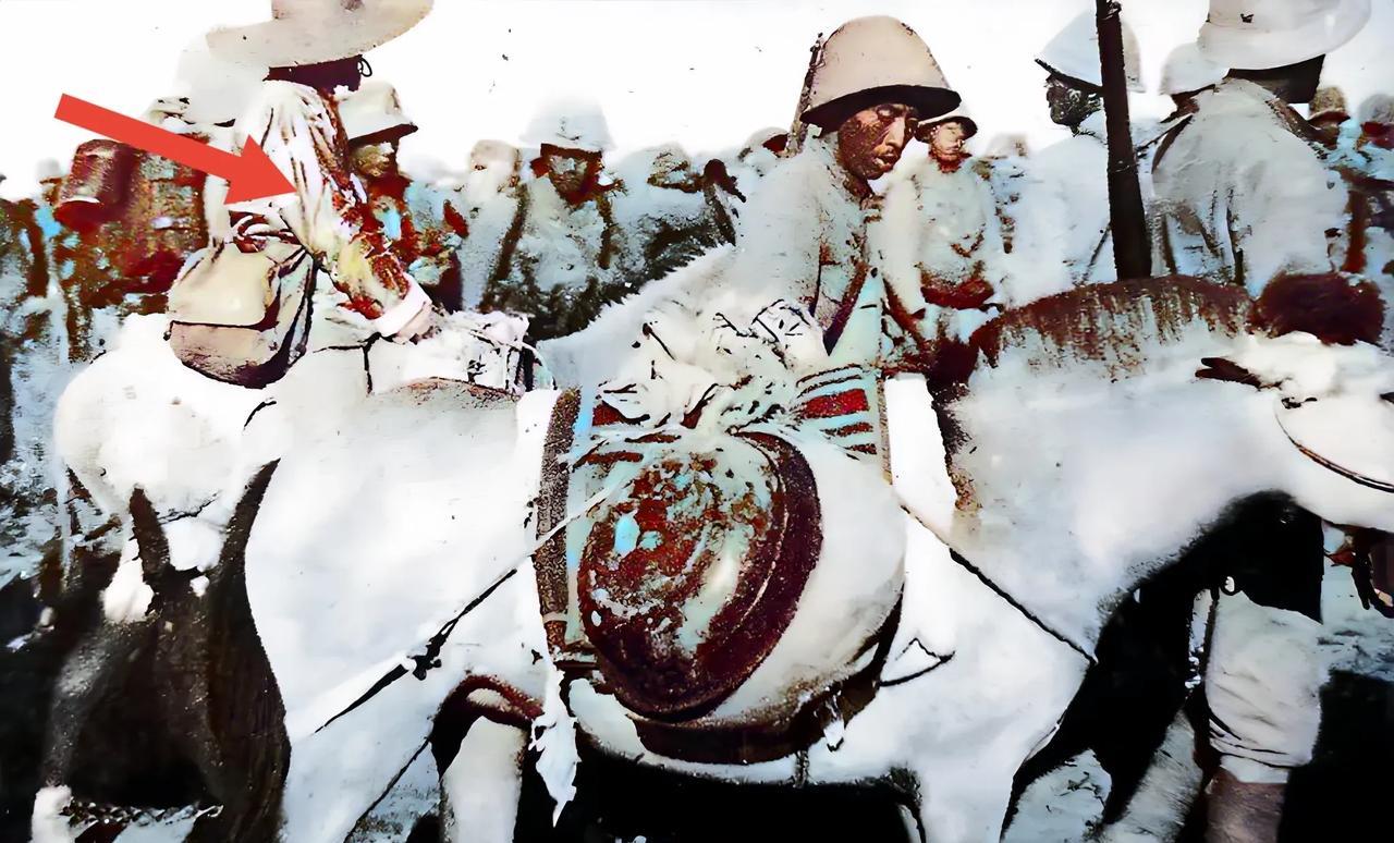 1940年5月28日，宜昌会战期间，照片上红箭头标注的是被日军第6师团抓捕的国军