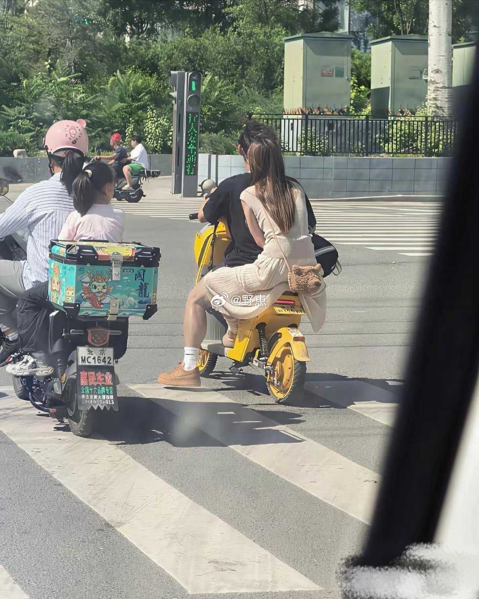 感觉美女这个腿怎么这么强壮啊？
