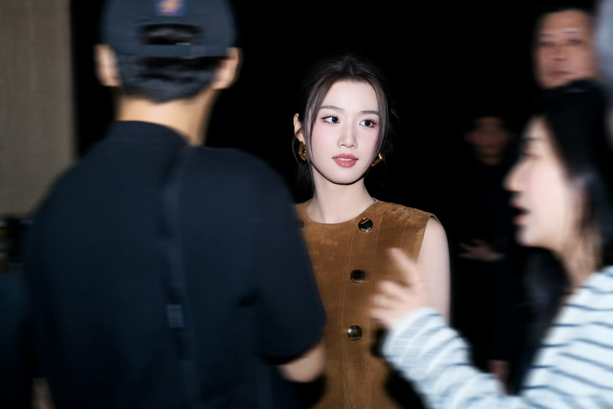 今日份甜酷卢昱晓！！宝宝往那一站给我迷鼠了