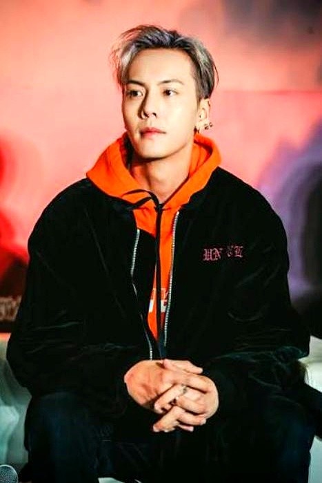 陈伟霆把几万块借给朋友，人家转头拿去追女生了。这笔钱借出去后，彻底没了下文。催吧，怕伤交情；不催，心