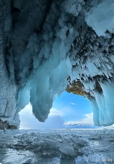 【死亡之湖】俄贝加尔湖：中国游客冰面坠湖其中一家三口溺亡【内容提要】7名中国：游