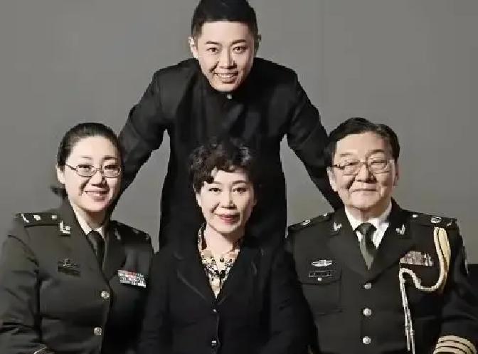 16岁被扔进军营，亲爹是拍《大决战》的翟俊杰那年冬天，北京零下十度，16岁