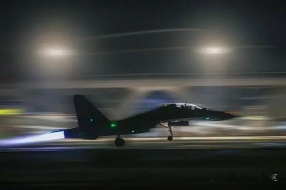 解放军空军苏30MKK挂载霹雳15+霹雳10空空导弹出击！是破解