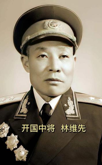 1934年遭红军开除，领导塞钱让他回家，结果他愣是靠五人两枪，硬生生拉起一支让全