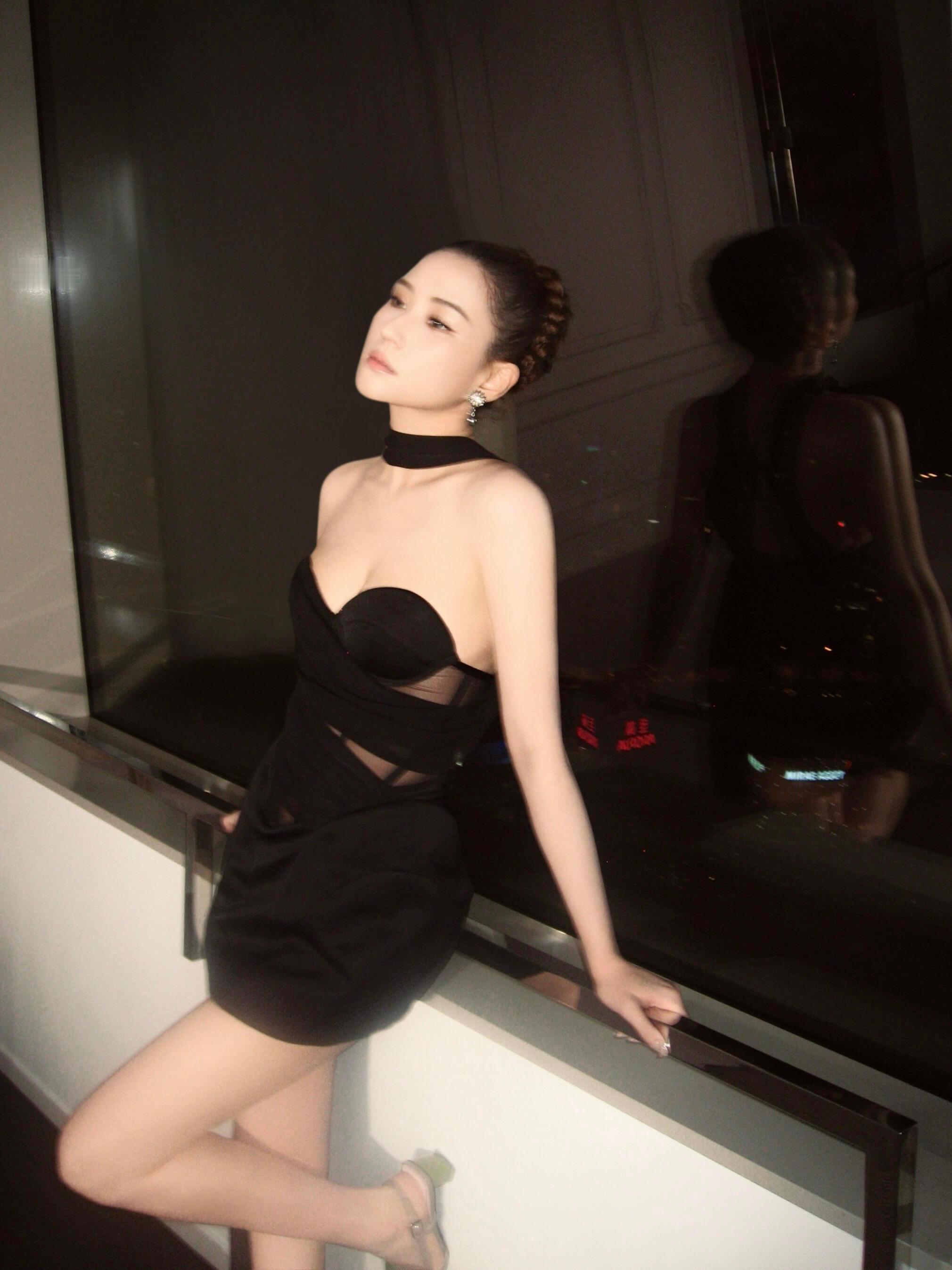 看完何超莲的日常vlog直接被尊界S800圈粉！这辆车简直就是为她量身定制的时尚