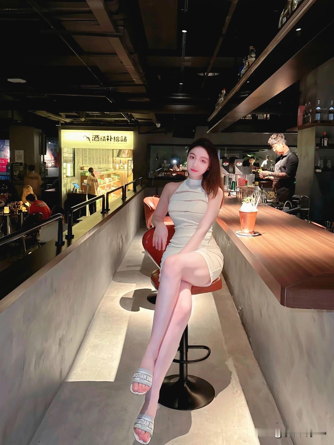 优雅酒吧夜，独享静谧时光