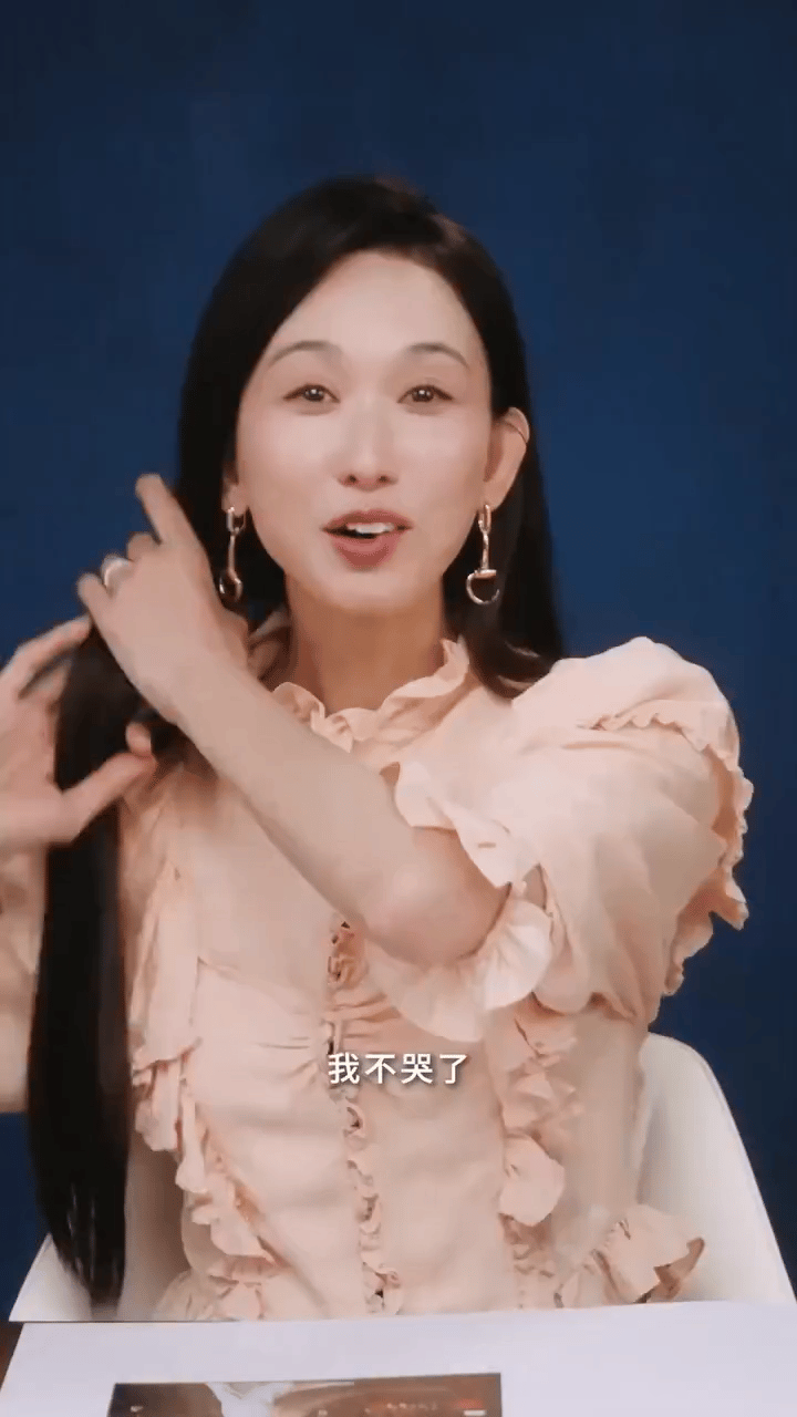 林志玲的嘴巴“我很幸福”林志玲的眼睛“生活真难”！林志玲难道不是赚够了才