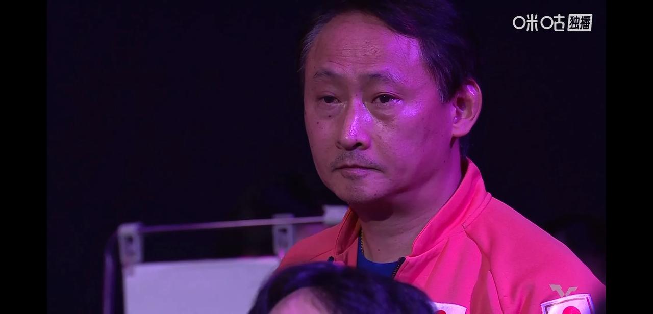 父亲眼泪！！其实我有点感动！张本智WTT大满贯和夺冠！张本智和父亲，眼中含泪！