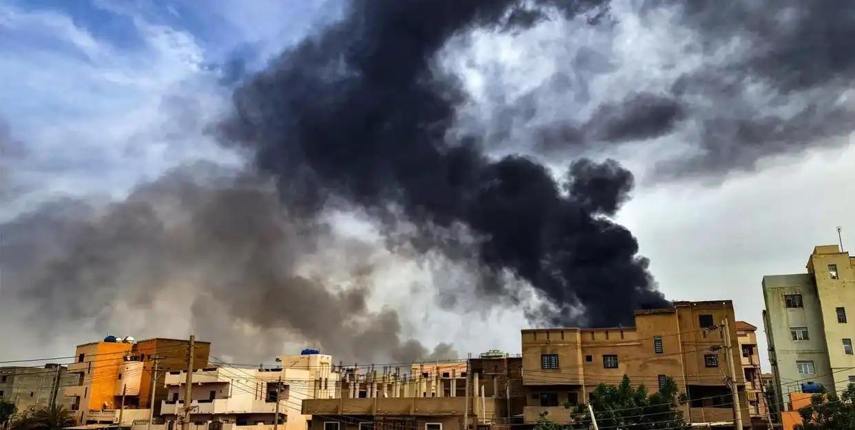 飞机降落前直接被击落，至少40人死亡，现场惨不忍睹央视新闻8月7日报道，苏丹空