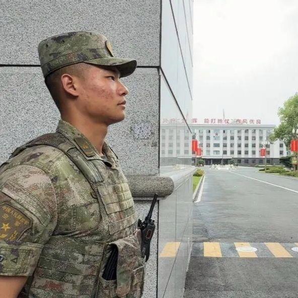 绝境里唯一的依靠！司机突发脑梗拼尽全力爬向军营：我知道他们一定会救我成都深