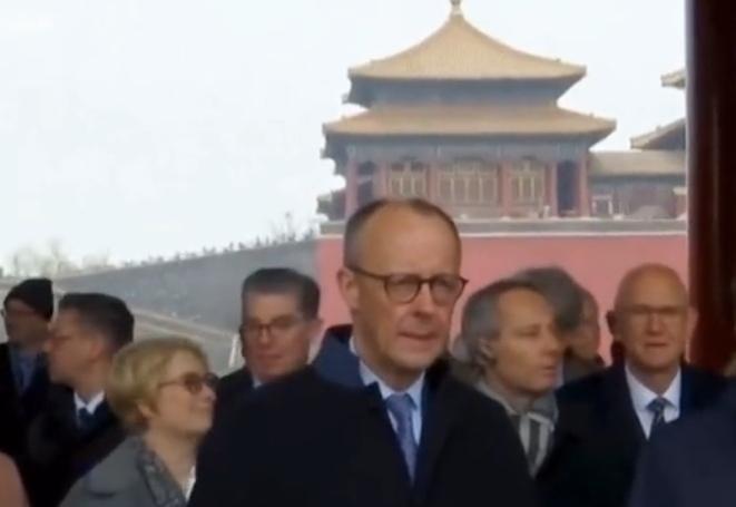 德国总理默茨不出所料地参观了故宫。如今的西方领导人似乎达成了一个默契，就是凡到