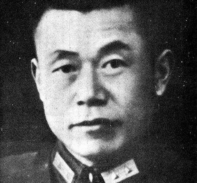 1949年，国军中将邱清泉战死沙场，他的妻子慌不择路，带着孩子们准备南逃台湾，结