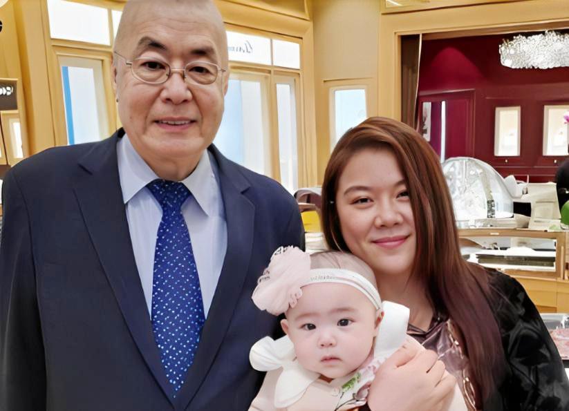 🎹85岁刘诗昆的三婚妻子孙颖也太会穿了吧！微胖身材把宽松风穿出高级感，一边倒