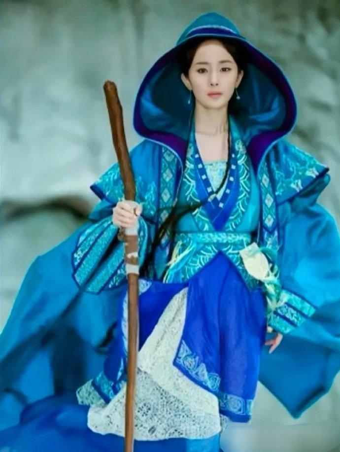 杨幂《古剑奇谭》的妆造放到现在是什么水平呢​​​