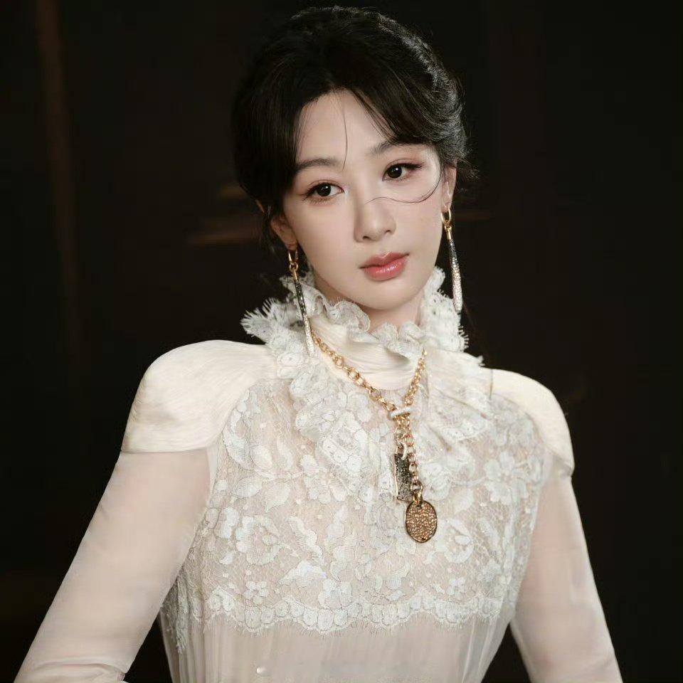 杨紫登封vogue2026开年刊杨紫将登封港版vogue开年刊杨紫将登上港版v