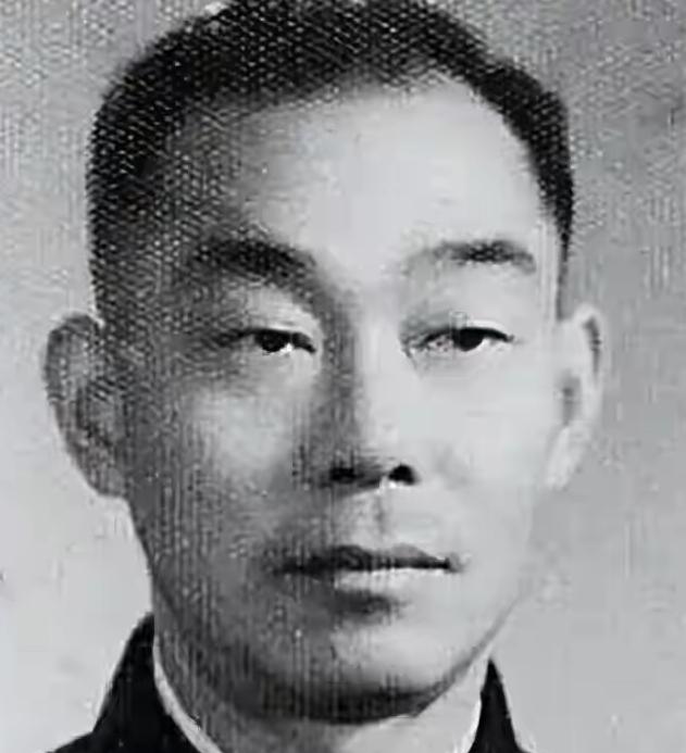1949年上海解放，陈毅当市长，正愁找不到能镇住特务、黑帮的公安局长。陈赓笑着说
