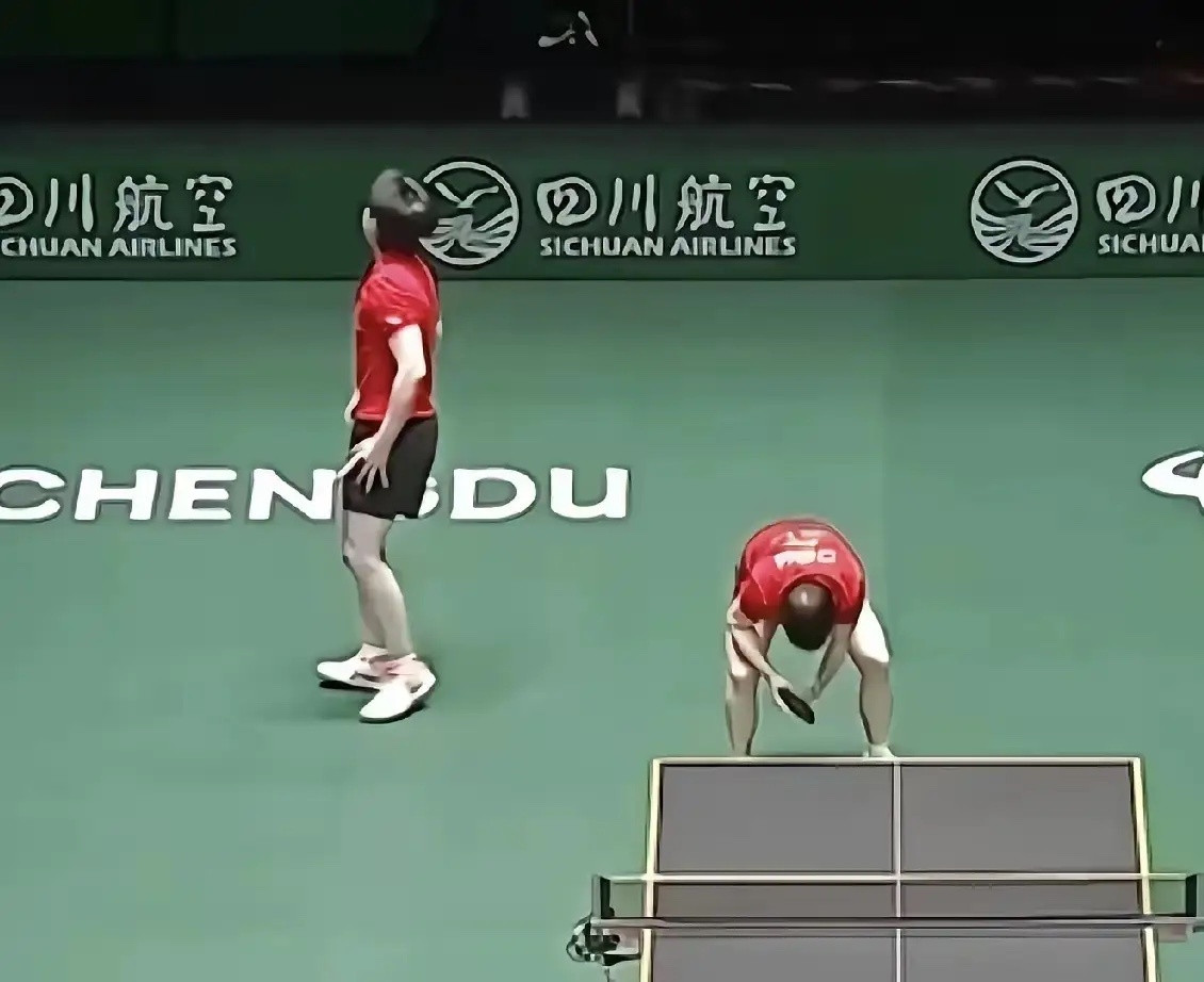 莎头混双为国乒混团世界杯激情开场！现场球迷直呼过瘾，经典名场面再度上演！莎莎一记