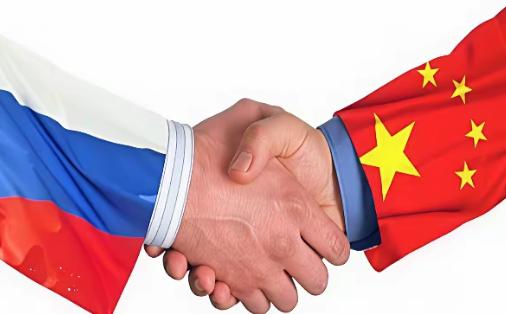 俄罗斯为什么会松口向中国提供重型发动机？答案其实就一句话：它发现，自己没法再