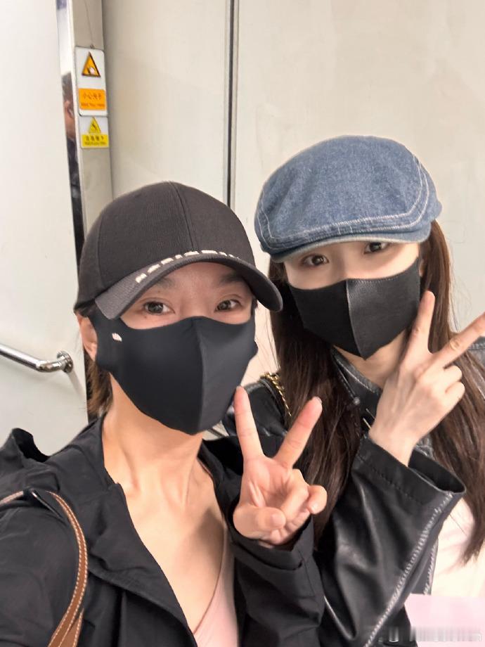 改签三次都让你俩遇上了缘分让我们相遇改签以外这是什么神仙缘分，改签三次都能遇上