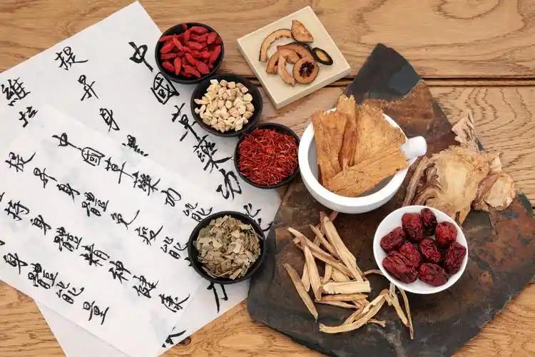血管堵塞85%，不需要支架,，一味中药材便可冲破拥堵社区广场舞队的王阿姨总被