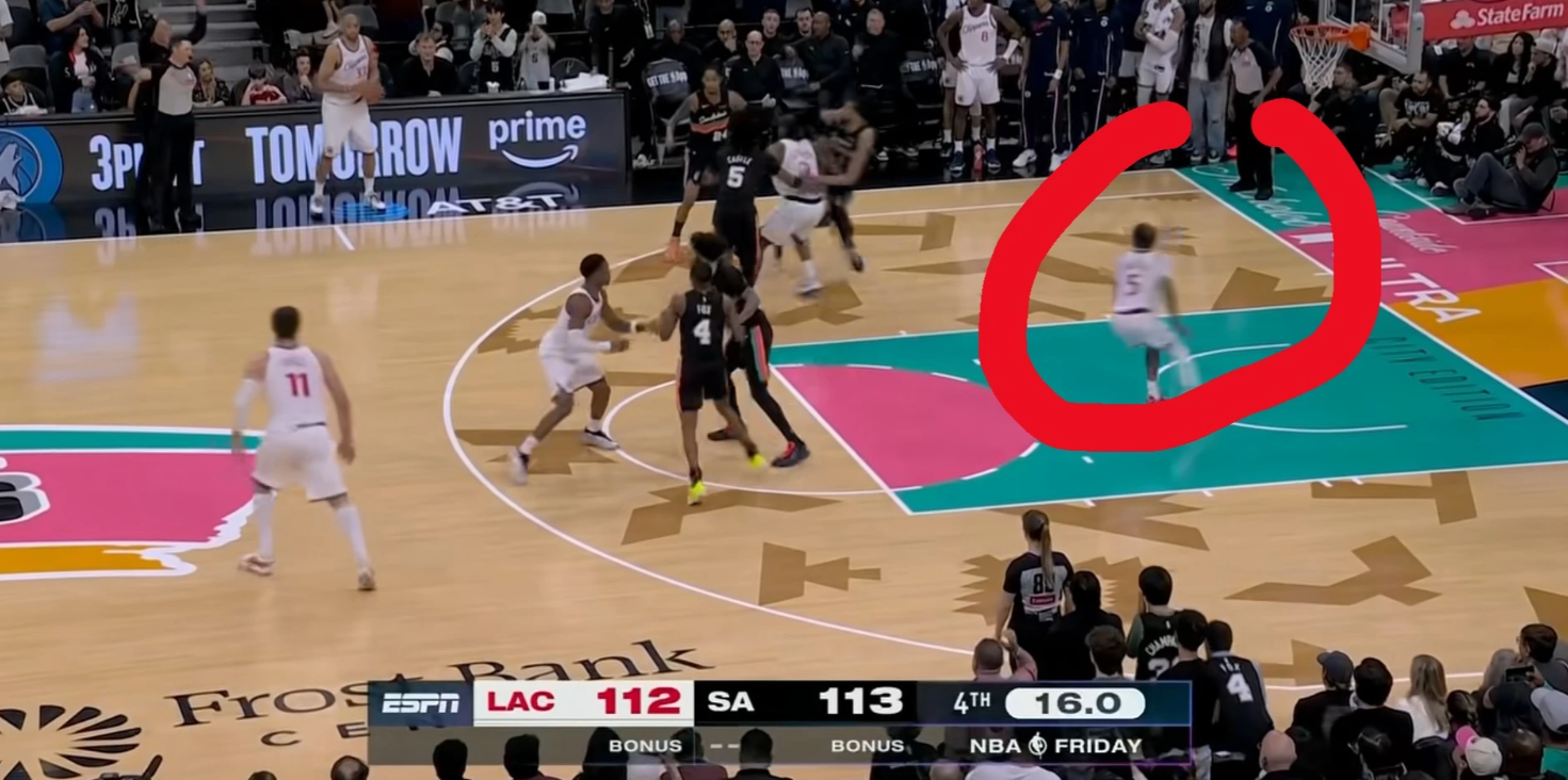 因为文班亚马的出现，NBA恐怕又要引发规则和评价革命了NBA历史上为某个球员修