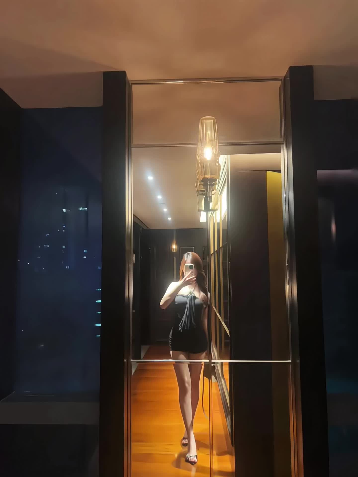御姐三要素：大波浪 高跟鞋 大长腿