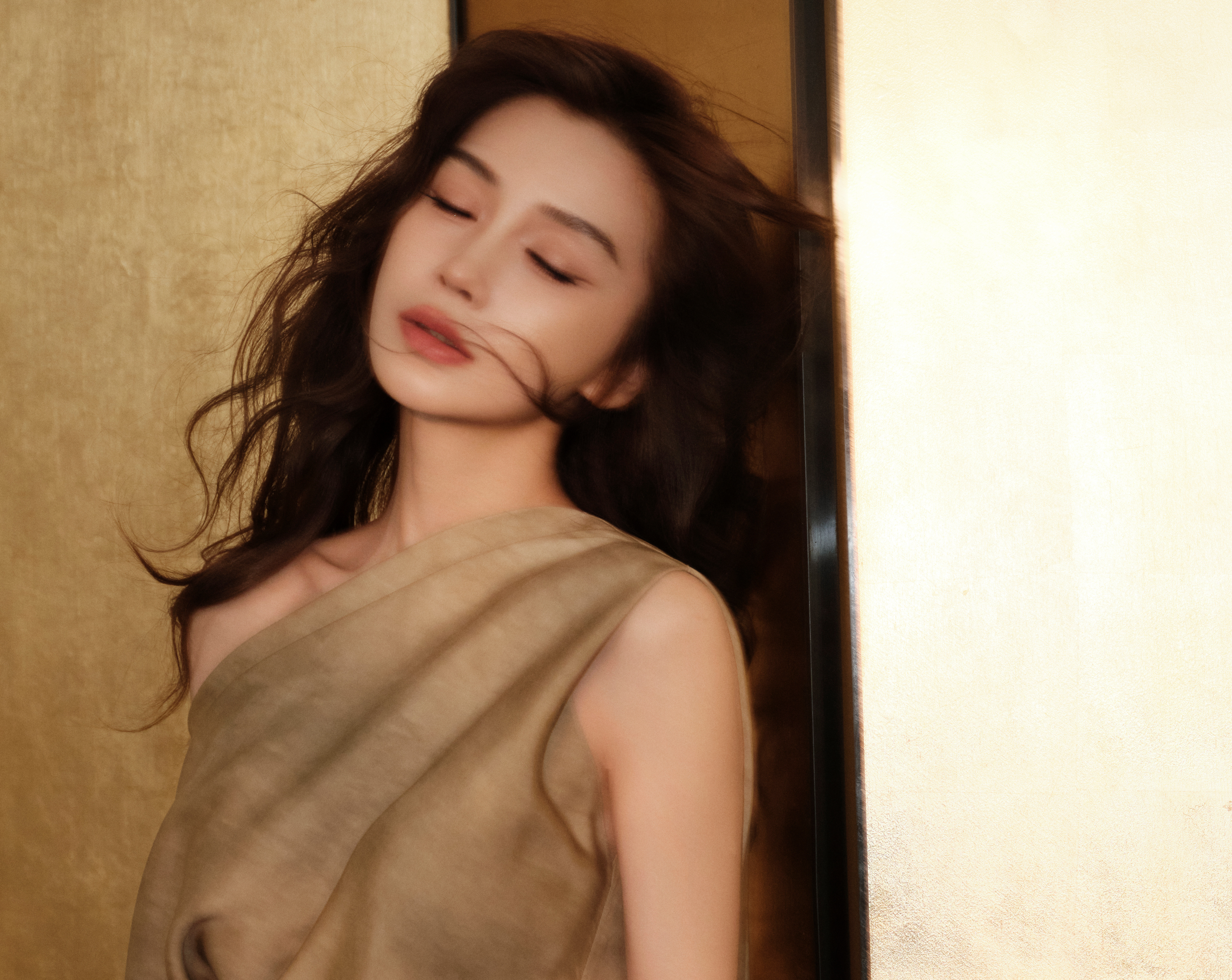 杨颖Angelababy｜上城士非遗巡游展昨晚出席上城士活动的Baby，以